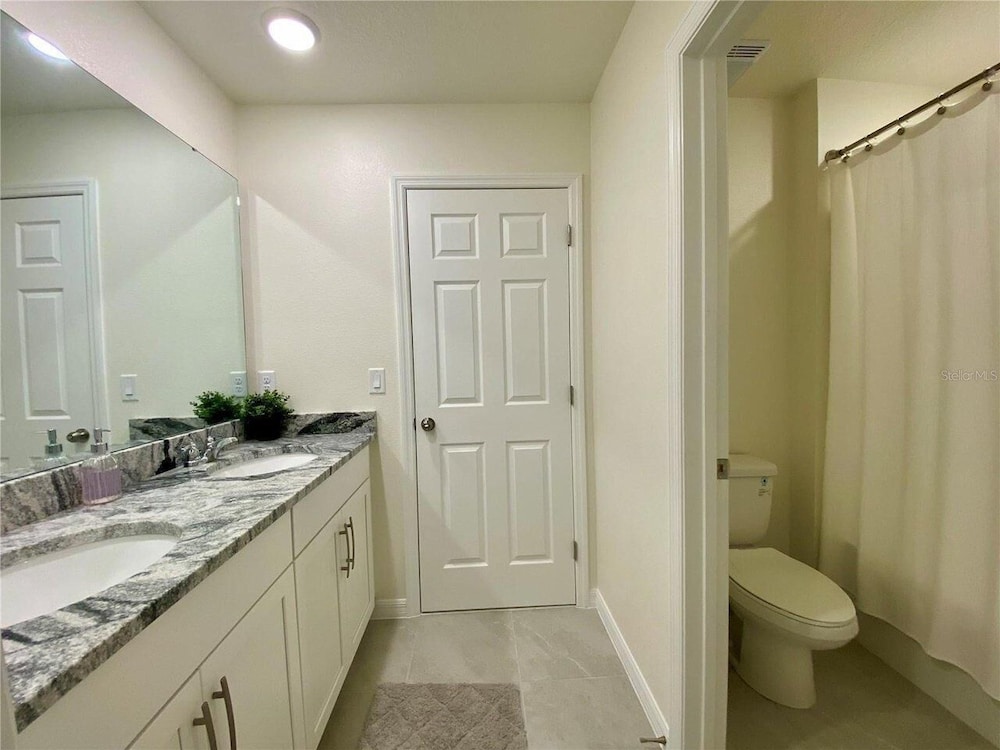 8949 CB - Exquisite Luxury Home With Pool Retreat