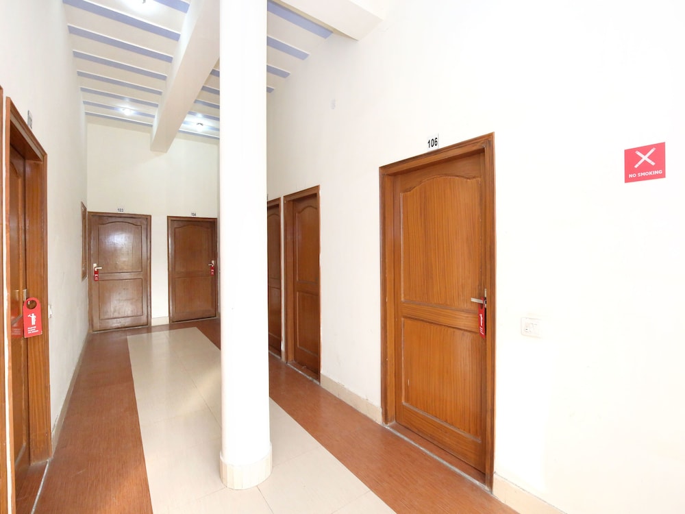 OYO 7609 Hotel Dolphin