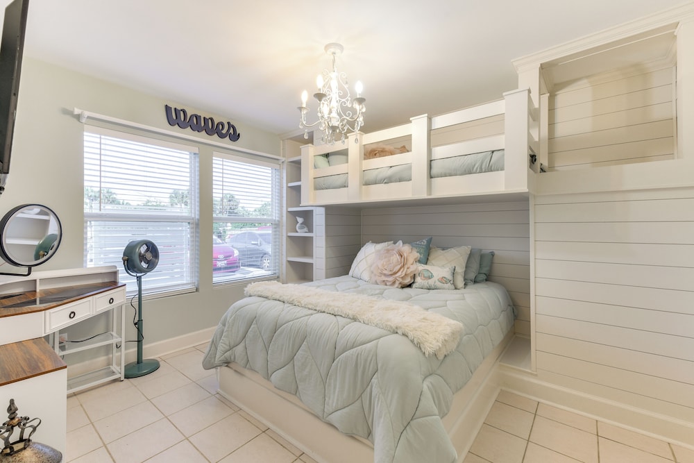 Boat, Fish & Walk to Beach: Waterfront Destin Gem!