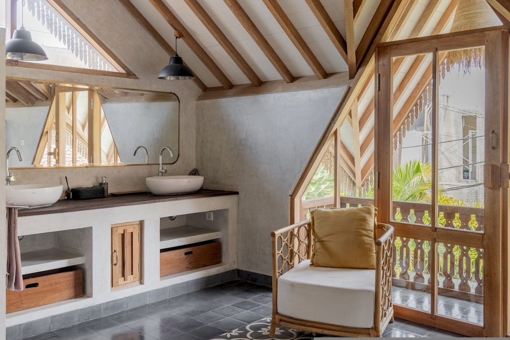 Villa Palm Jari 1 by Alfred in Bali - Architectural 2 Bedroom Pool Villa Berawa Canggu