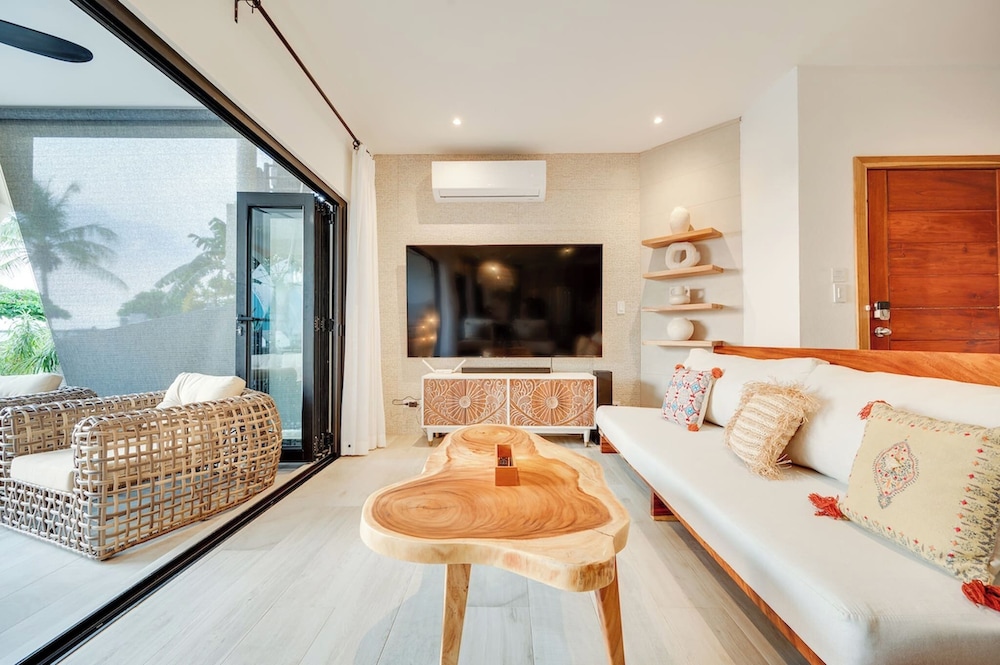 Beachfront2 bed 2 Bathportreroflamigo-marina