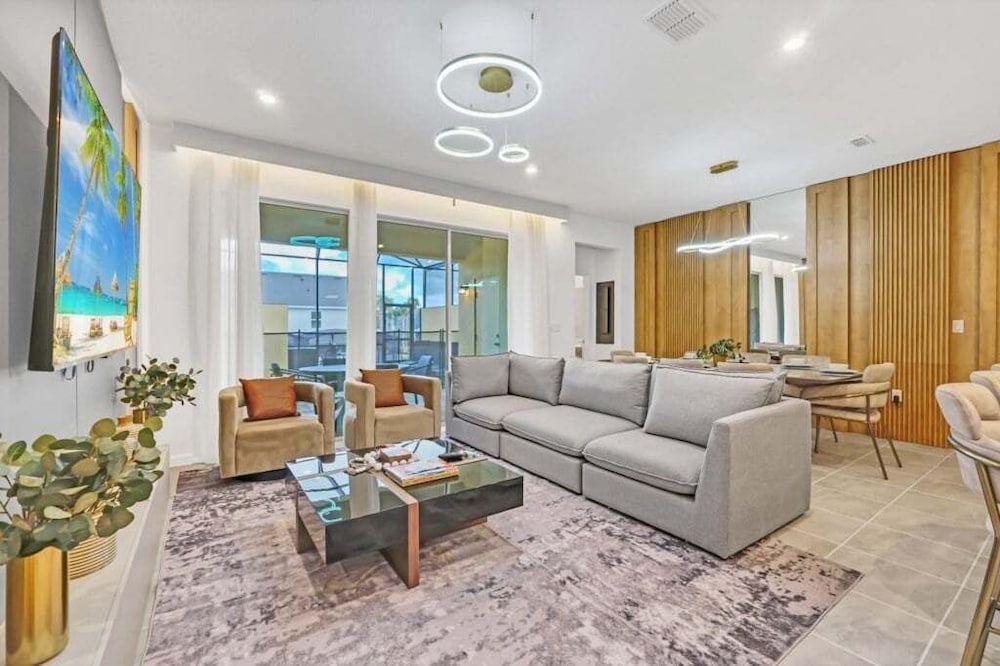 5 Bed 4.5 Bath Townhouse W/ Pool Solara 2307dist 5 Bedroom Townhouse
