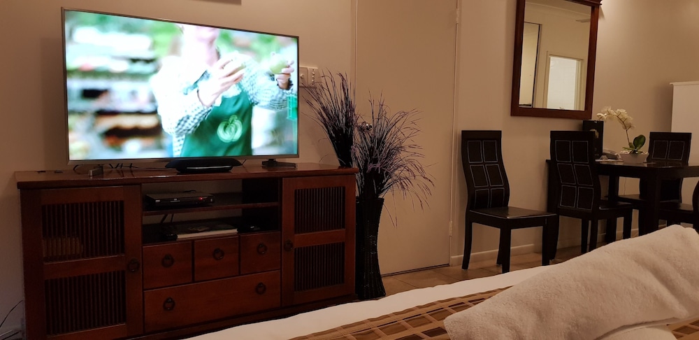 Reef Palms Motel - Image 3