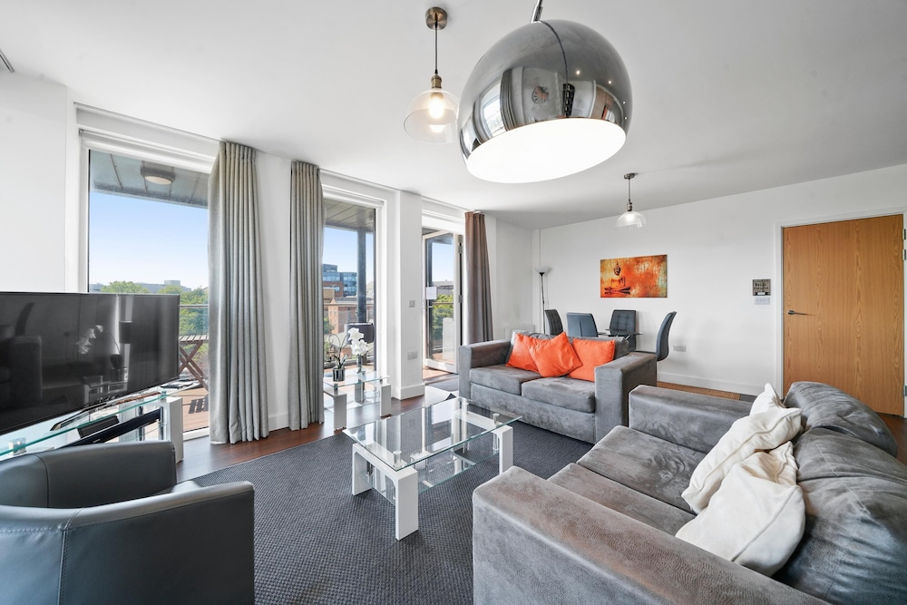 Kennet House Superior Serviced Apartment