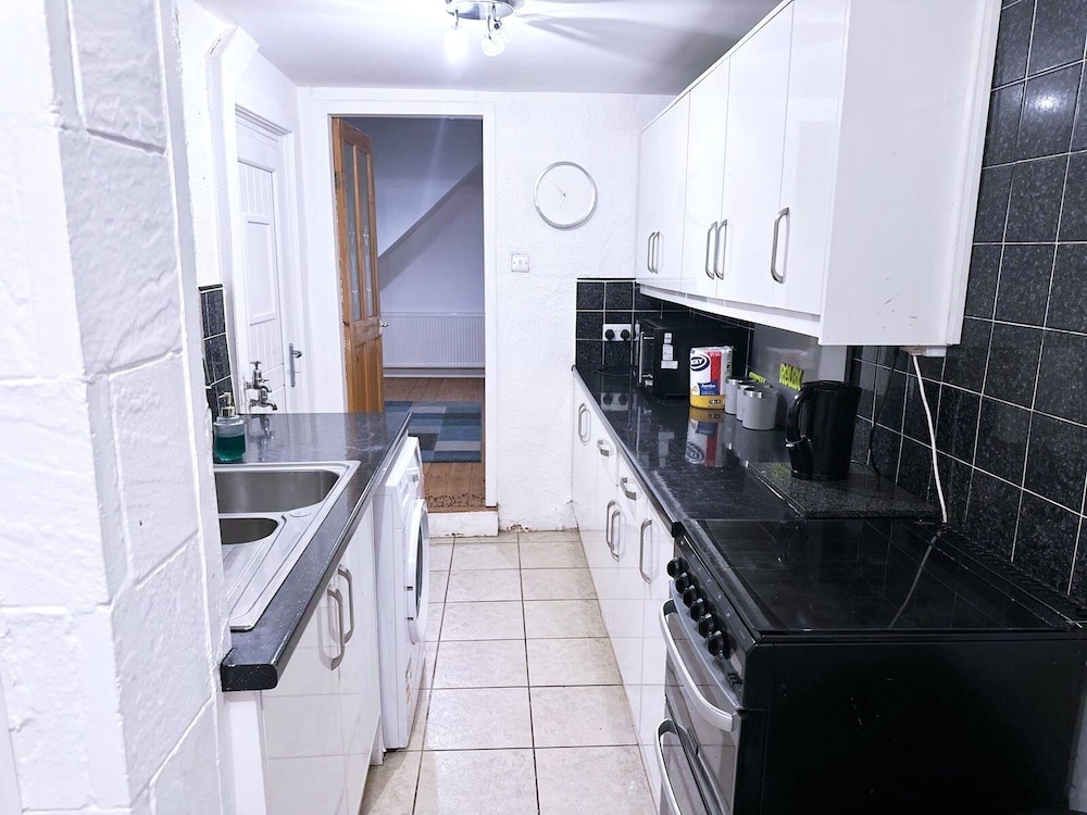 2dbed Close to Etihad, Coop Live, Manchester