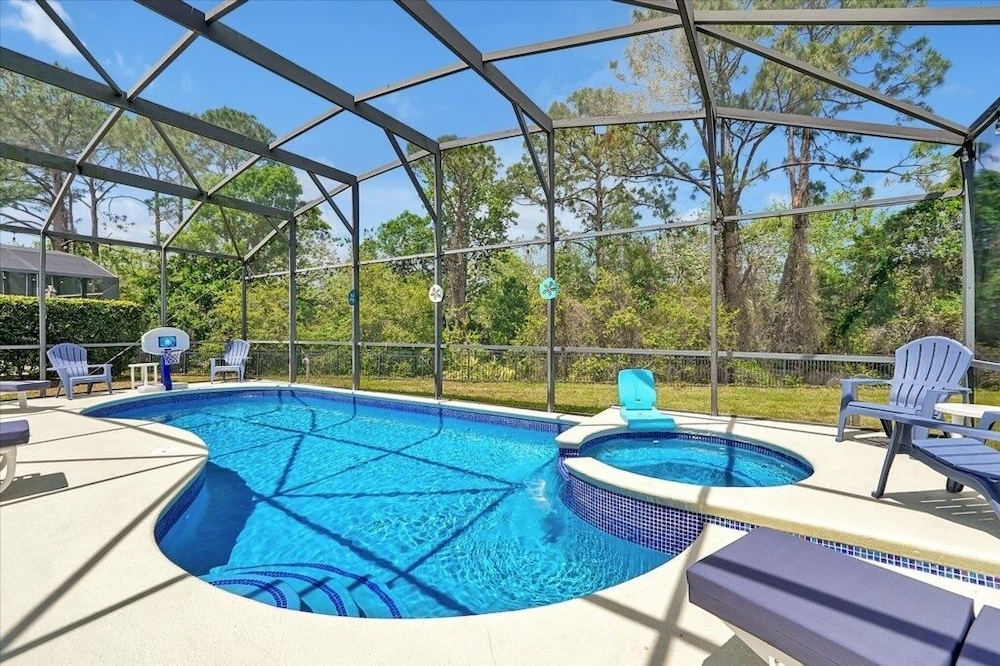 Emerald Island Resort 6 Bed Pool & Spa 6 Bedroom Villa
