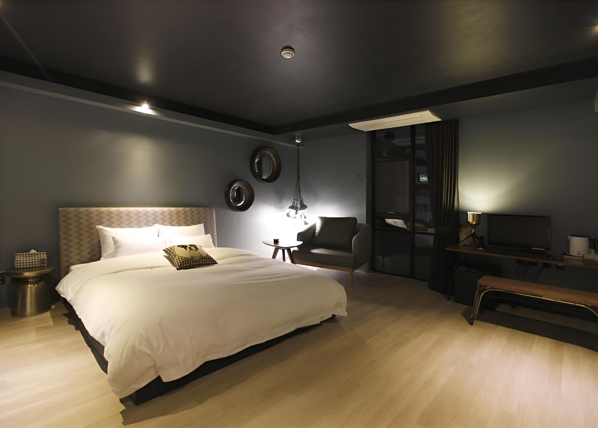 Hound Hotel Nampo
