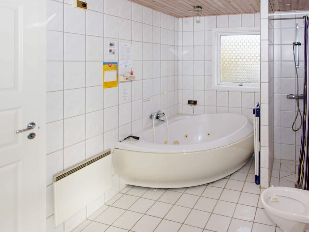 Enticing Holiday Home in Hemmet near Sea view 2