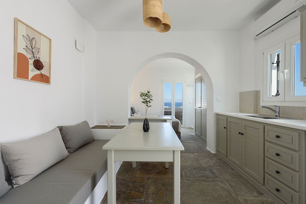 Phaedrus Living: Paros Cycladic Residences 11