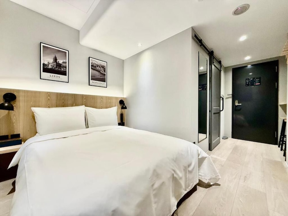 N2 Hotel
