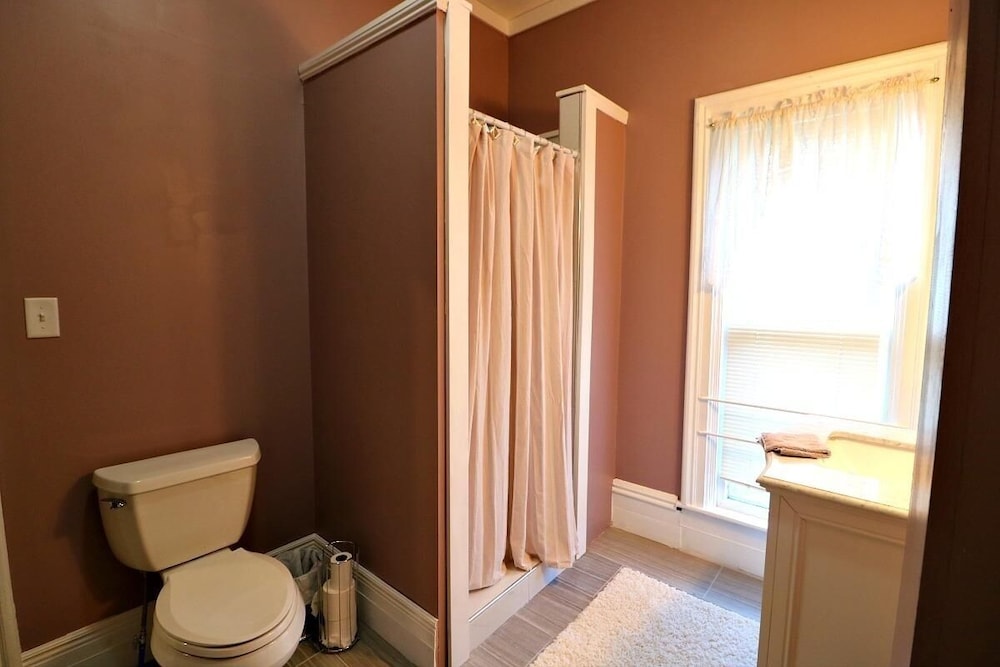 The Francis Rose House 3 Bedroom Home by Redawning view 5