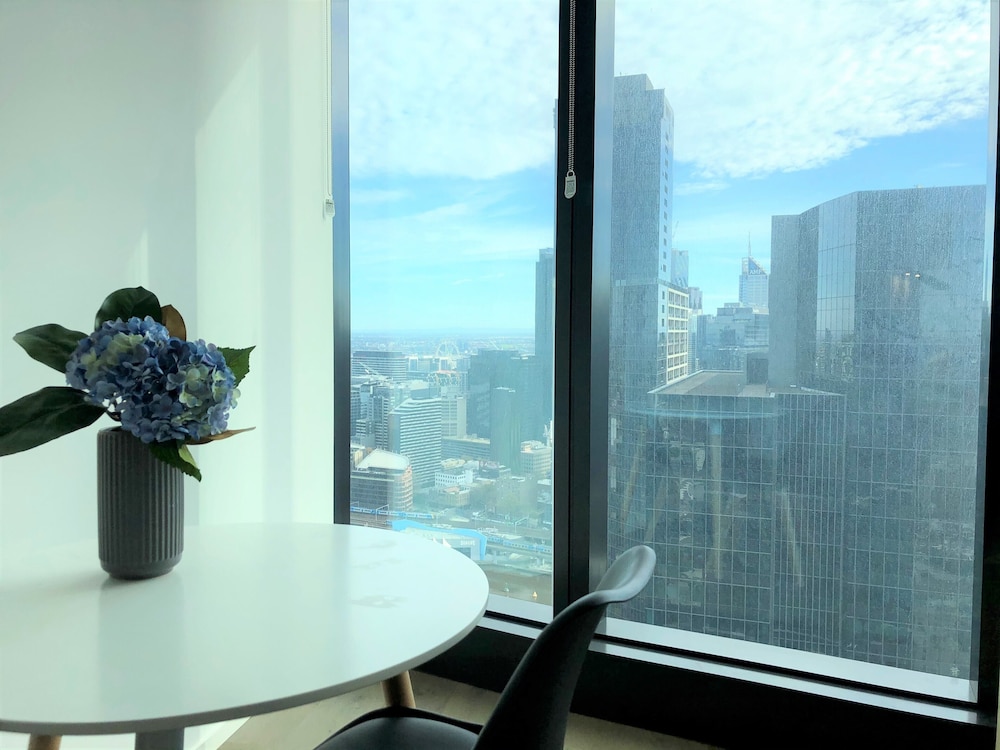 ReadySet Apartments on Southbank Boulevard