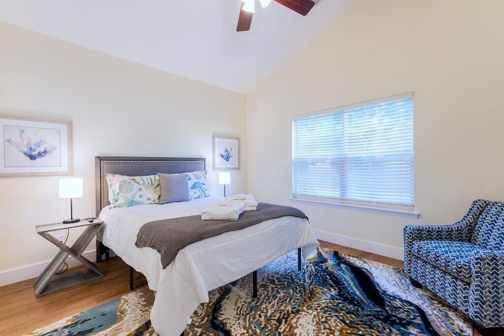 Calypso Cottage in Old Town Bluffton. in the Heart of Historic Old Town
