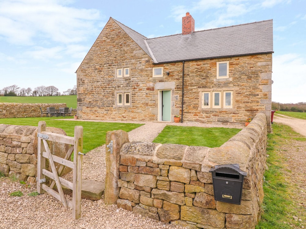 Chesterfield Vacations - Woodthorpe Cruck Cottage - Property Image 1