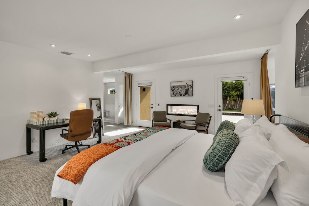 Mid-Century Elegance & Fun in Tahquitz River Estates