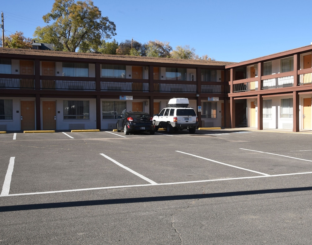 Thunderbird Motel