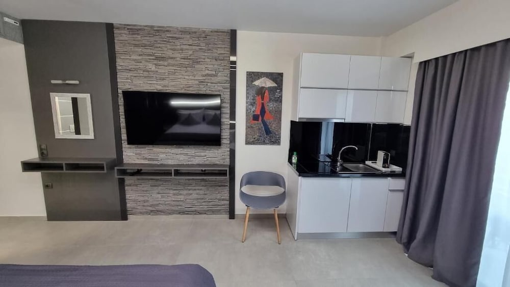 LUXSUITES