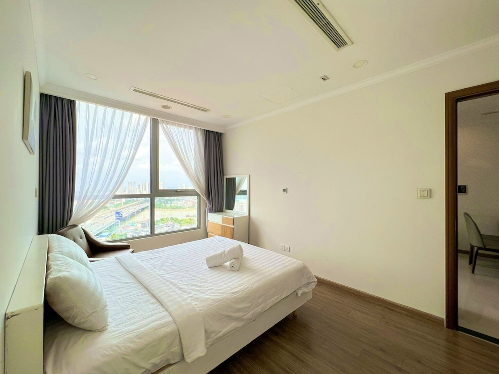 Landmark Apartment in Vinhomes Central Park