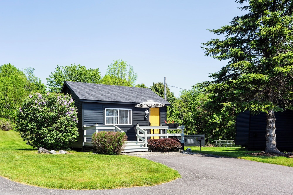 Seascape Motel & Cottages