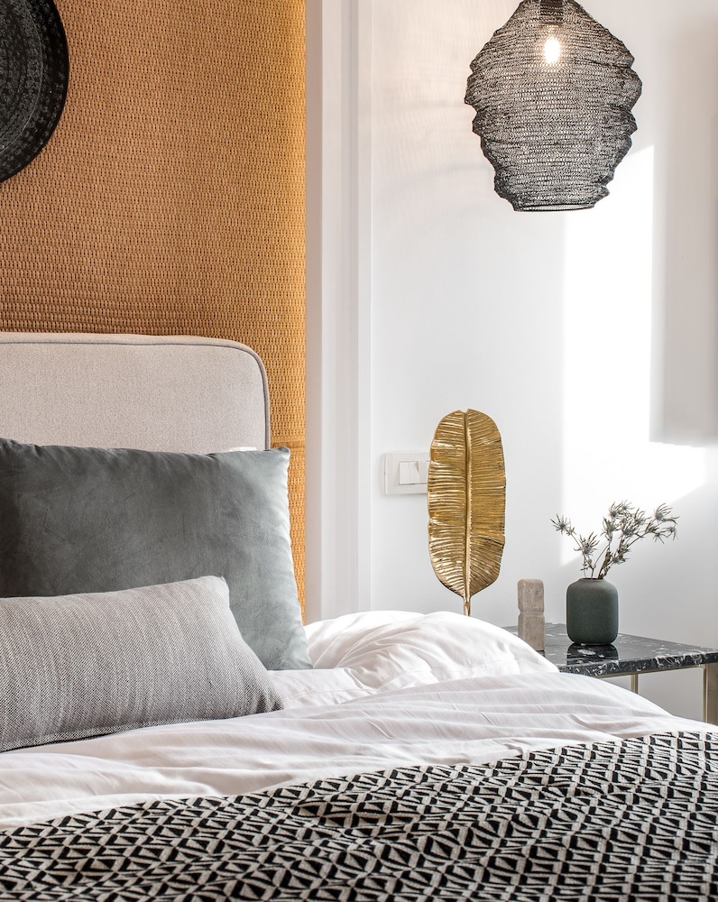 Amelot Art Suites