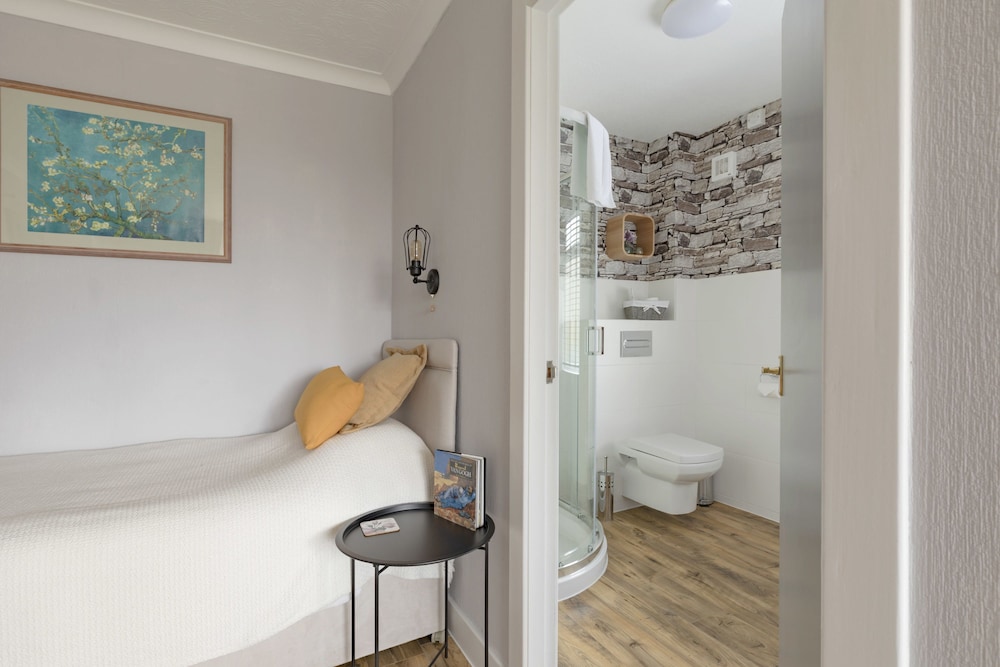 Braeburn Guest House / B&B