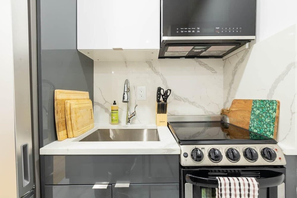 1597 New York Apt