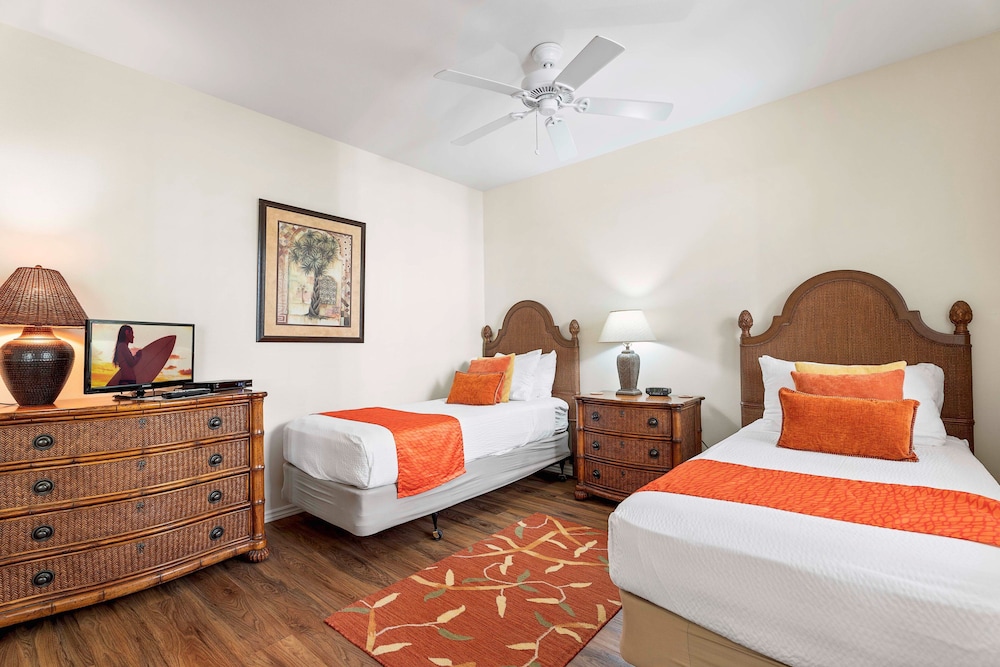 Concierge Included - Walk to Restaurants & Shopping - AC - Infinity Pool! -vrkcv