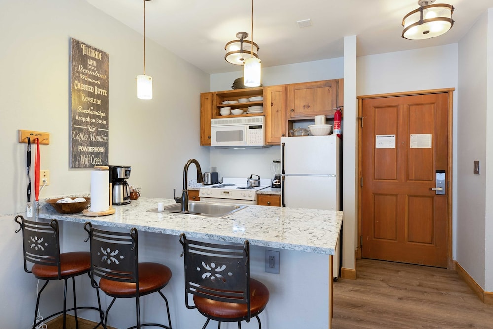 8045 Black Bear 1 Bedroom Condo by RedAwning view 4