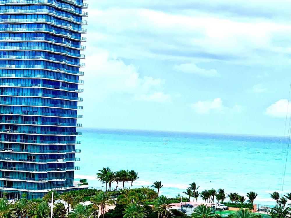 Sunny Miami Vacation view 5