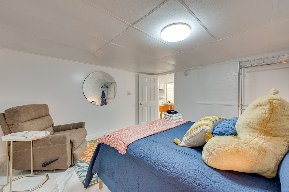 1 Mi to Downtown: Salem Vacation Rental!