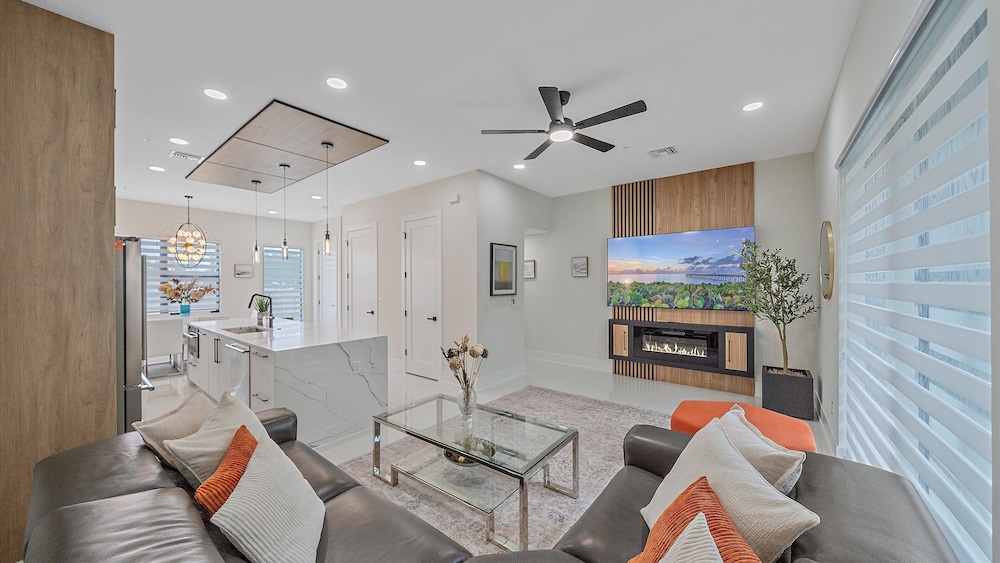 Coastal Moderne 2 Bedroom Townhouse
