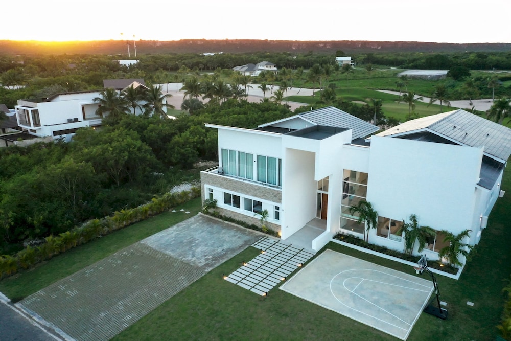 Cap Cana Villa for Rent Modern Fresh and Fully-equipped Oceanfront Villa
