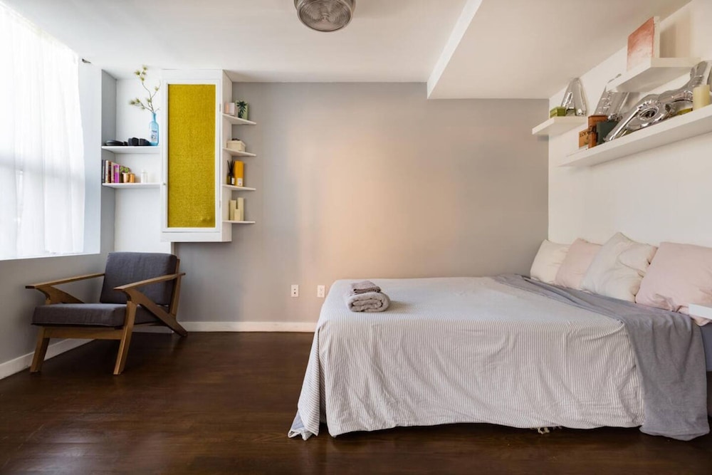 Dekalb by Rove Travel Duplex Loft w Terrace