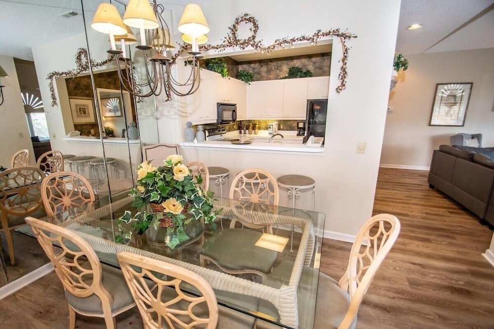 Canterbury Court 6 E 3 Bedroom Apts