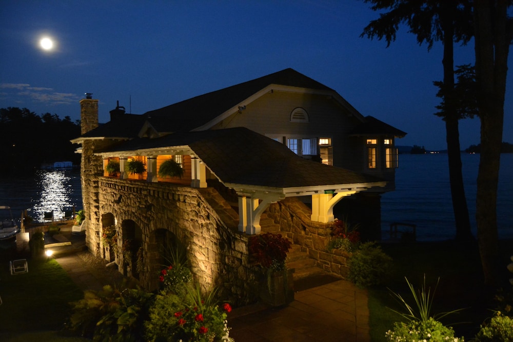 Boathouse Waterfront Lodging
