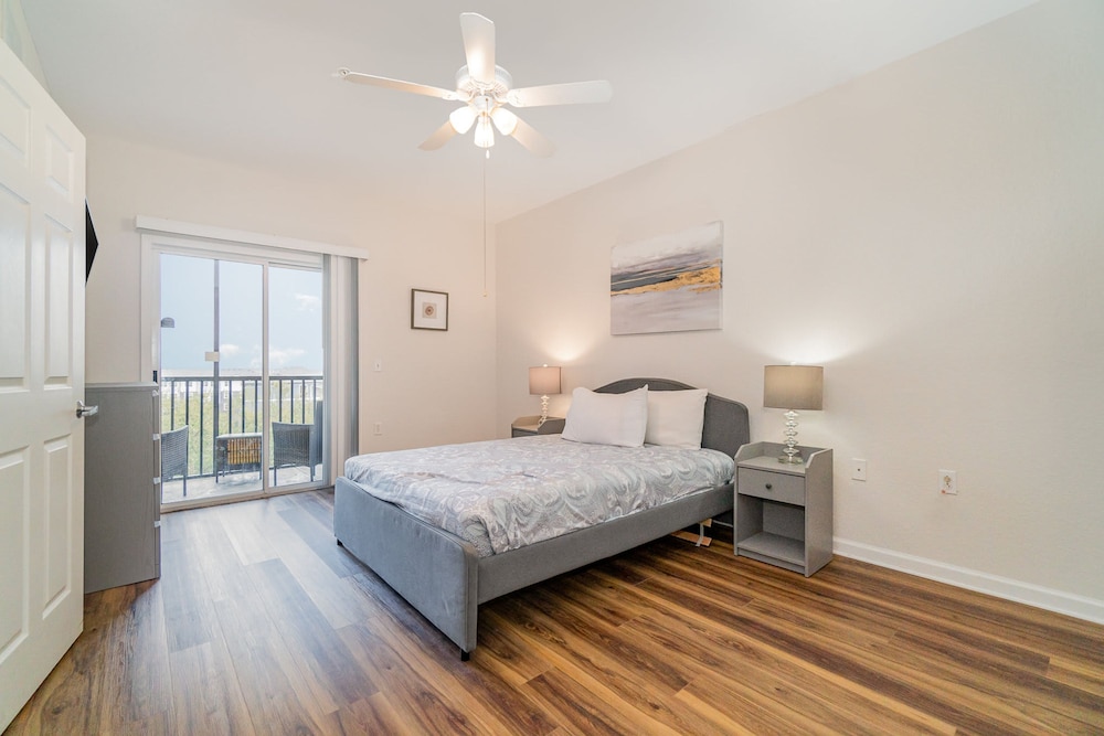 Upstay Modern 3BR Condo Pool Patio Near Disney