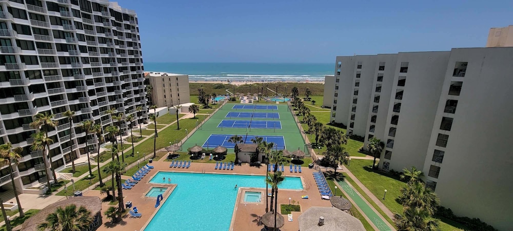 Sleeps 10 Direct Beach Heated Pool 3 Bedroom Apts