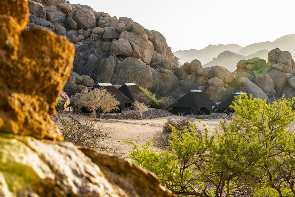 Ai Aiba - The Rockpainting Lodge