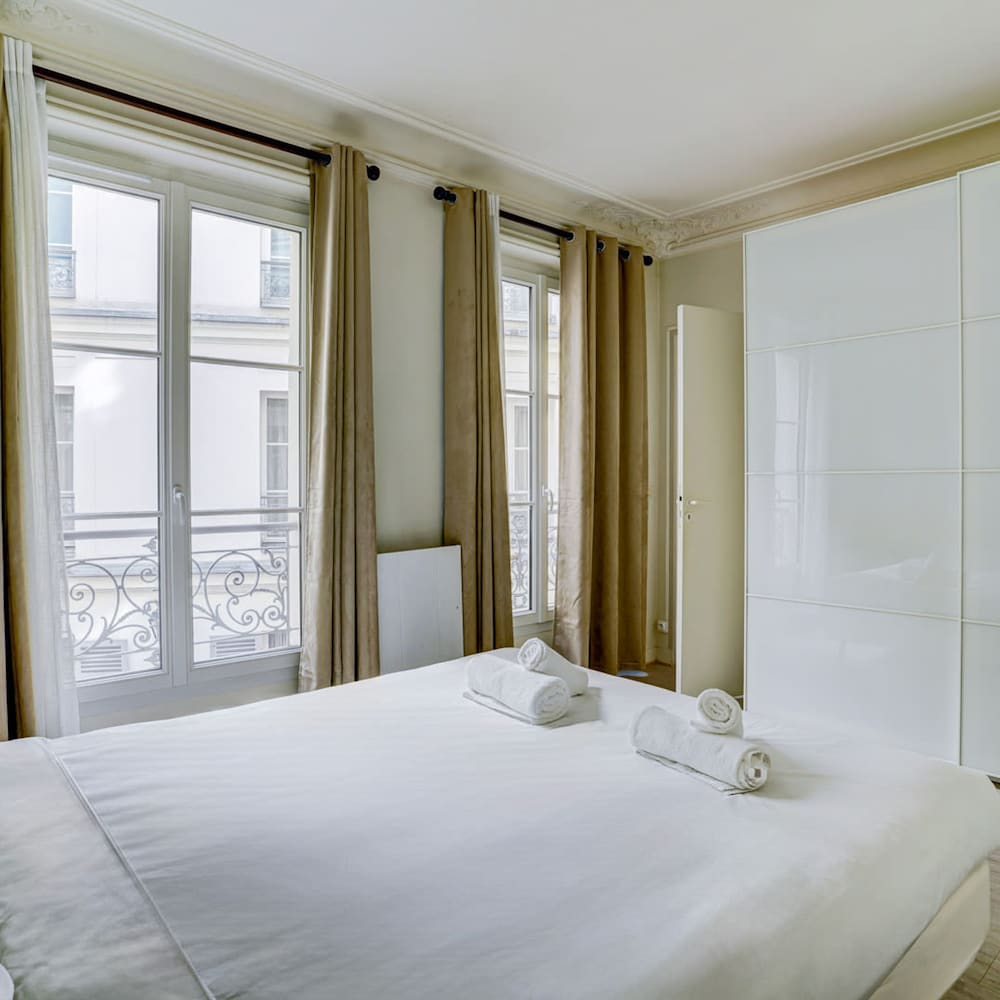 Secret Maillot Charming 1 Bed Apt in Paris