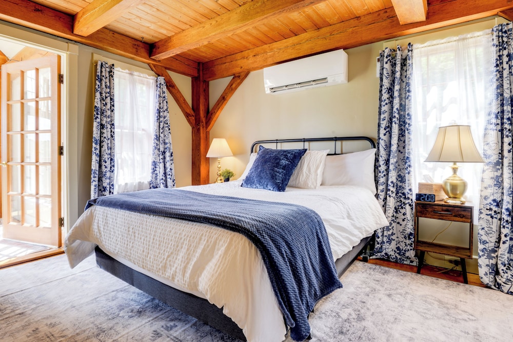 10 Mi to Mt Snow! Grand Estate Built to Entertain