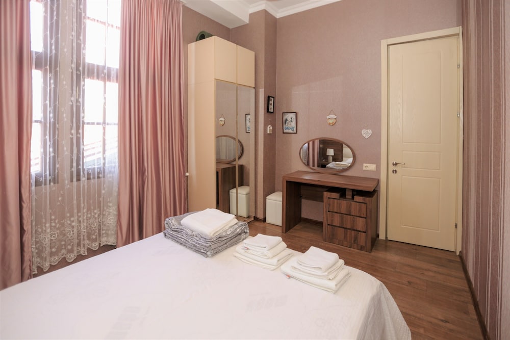 Apartment near Art Cafe Home view 3