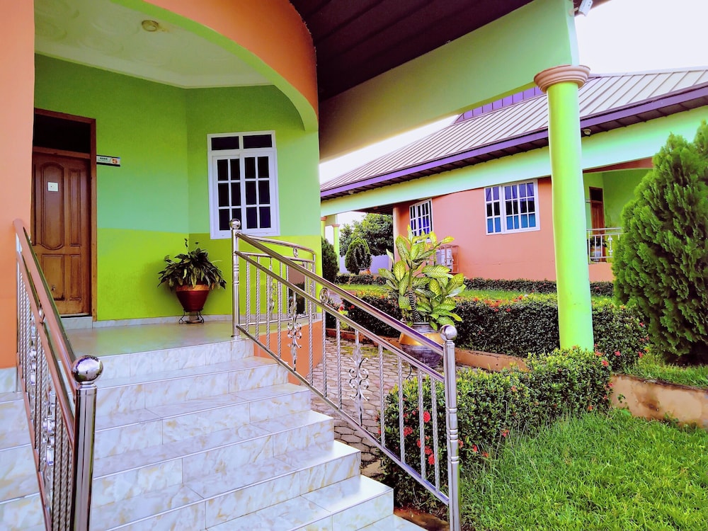 Renajoe Exclusive Centre view 5