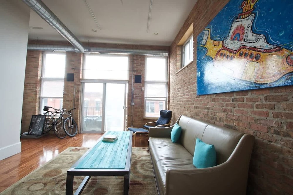 Amazing Wicker Park Penthouse With Skyline Views