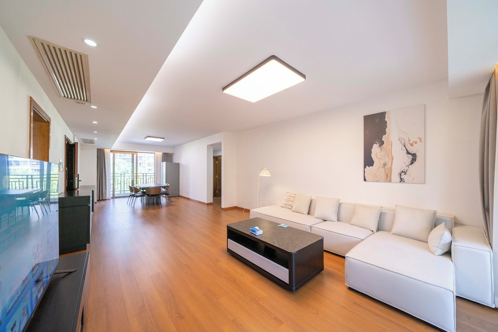 Tyms Morden 3BR 2BA APT Bella Vita