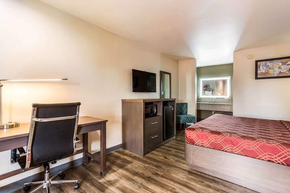 Econo Lodge Inn & Suites Murfreesboro Shopping District