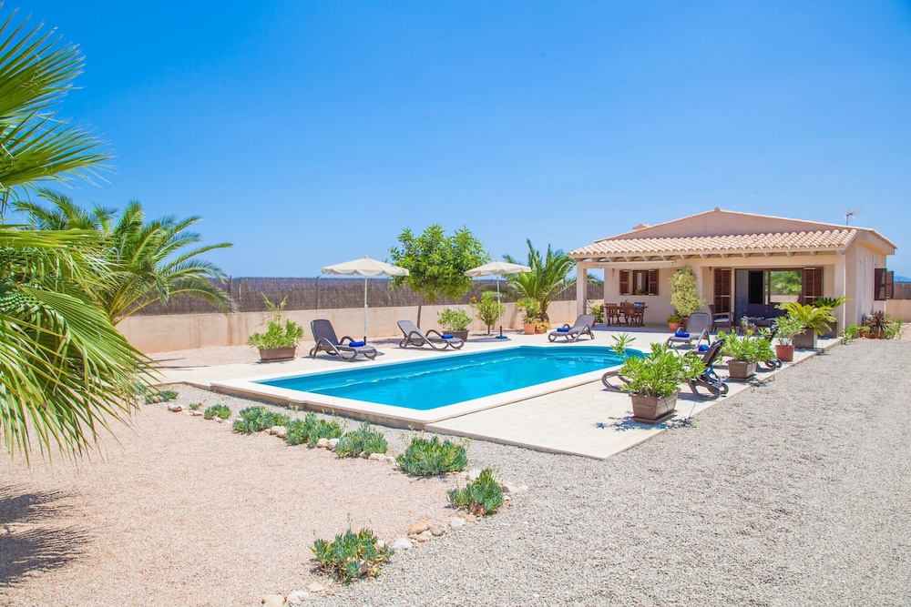 Villa With Pool & Terrace
