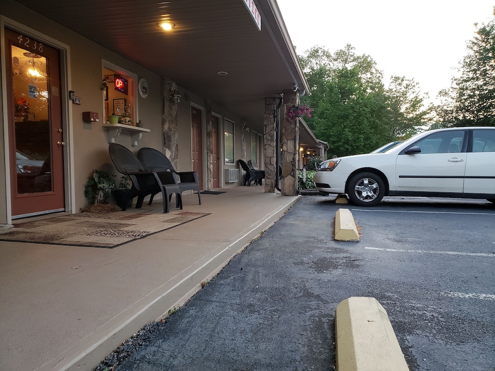 Chatuge Mountain Inn - Property Image 7