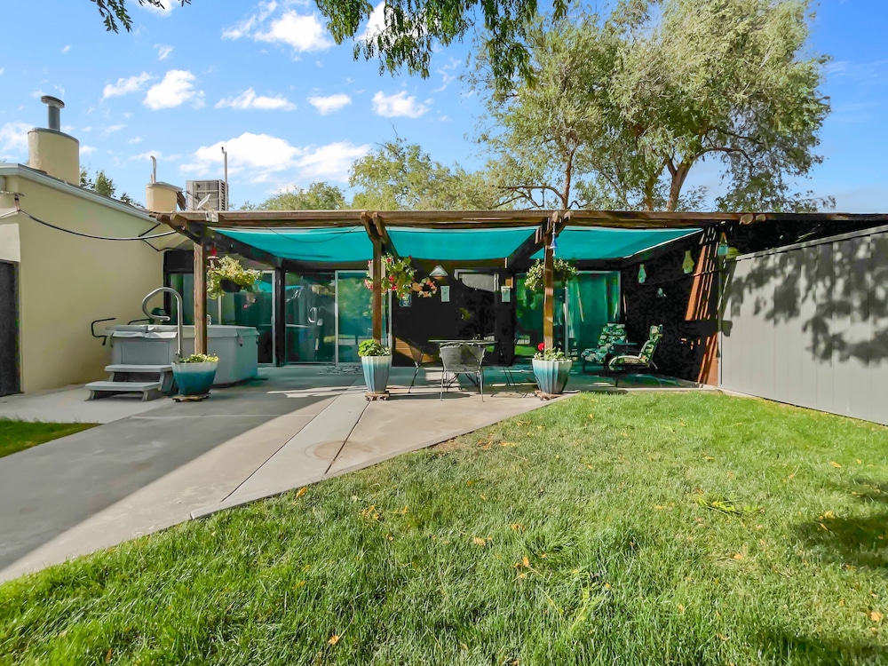 Quiet Garden Sanctuary 1 Bedroom Home