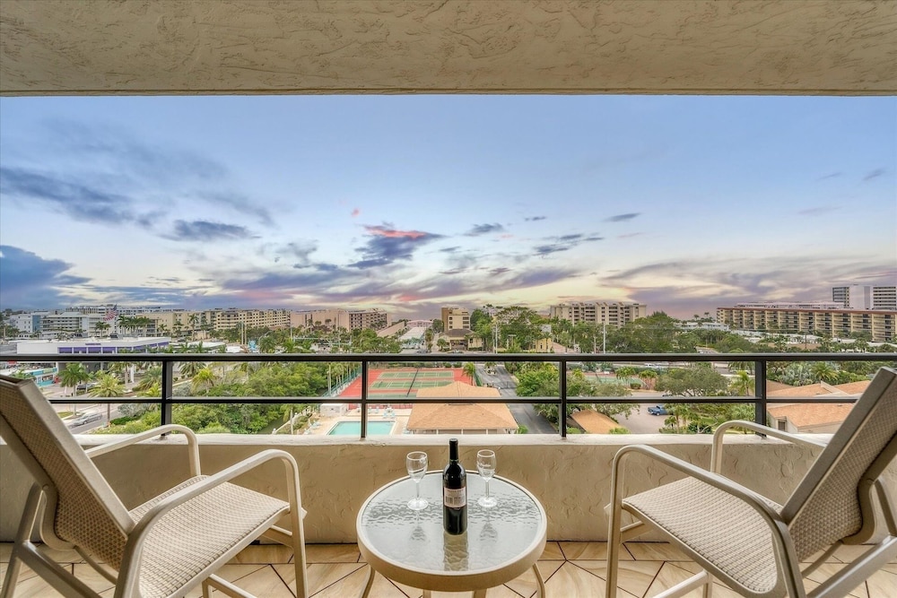 Anchorage Resort 9th Floor 2-Bedroom Condo with Balcony- Gulf View! Pool/Beach 2 Condo