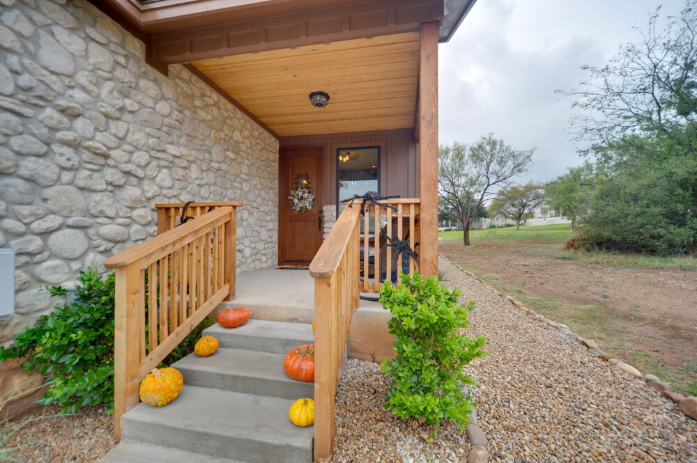 Horseshoe Bay Resort Home 6 Mi to Lake Lbj! - Property Image 8